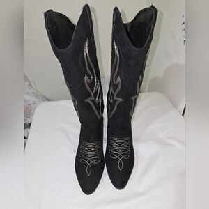 Chic Black Embroidered Heeled Boots